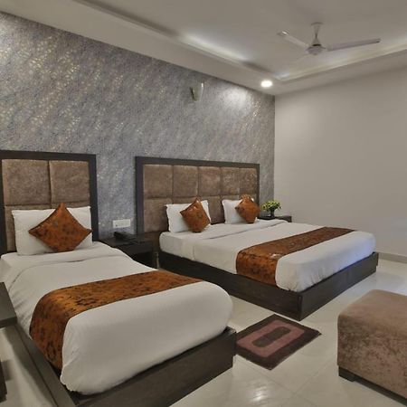 Hotel Aashiyana Inn Neu-Delhi Exterior foto