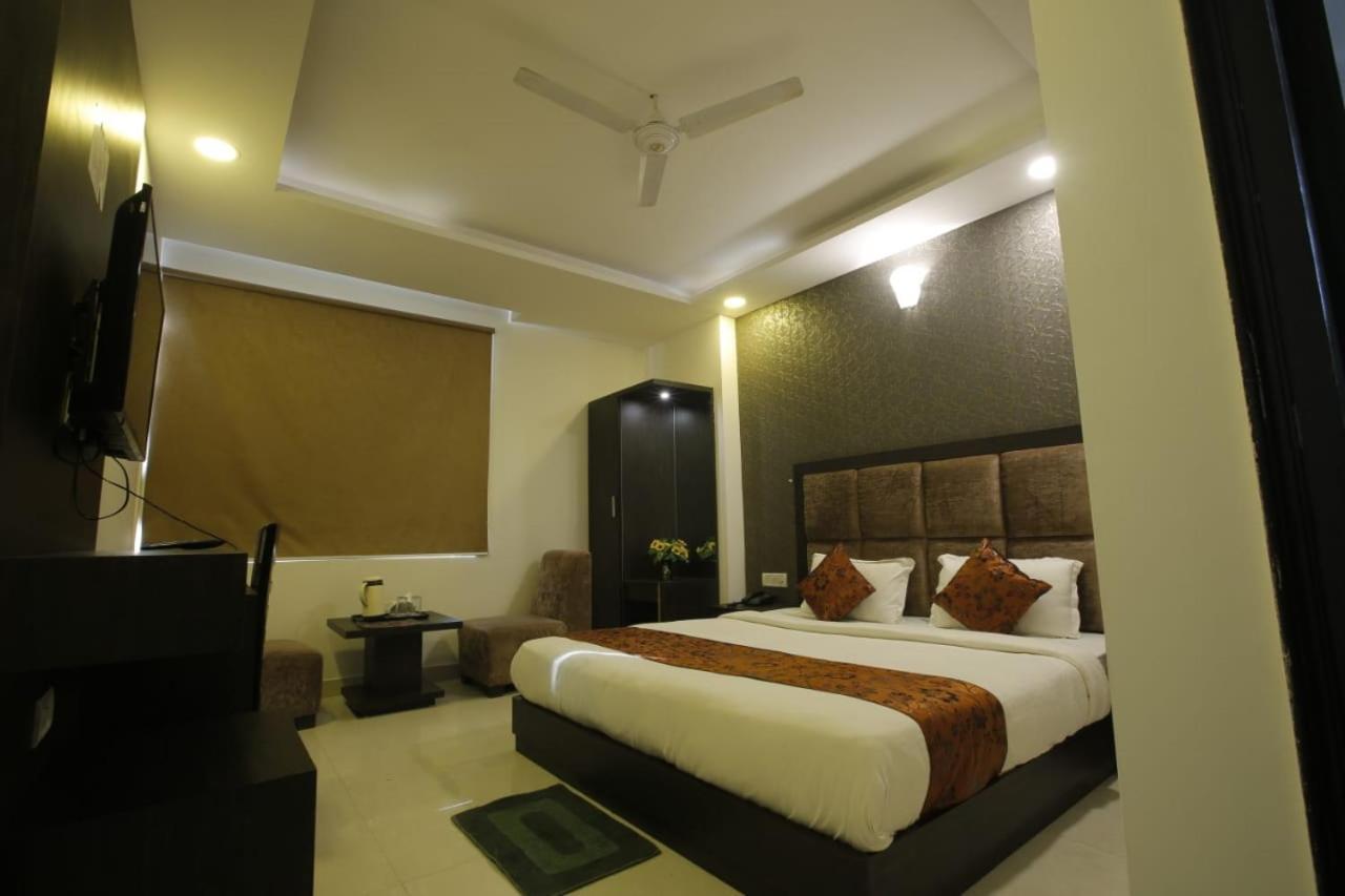 Hotel Aashiyana Inn Neu-Delhi Exterior foto