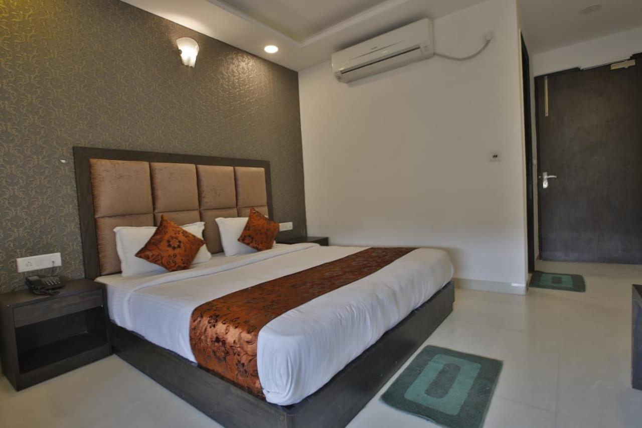 Hotel Aashiyana Inn Neu-Delhi Exterior foto