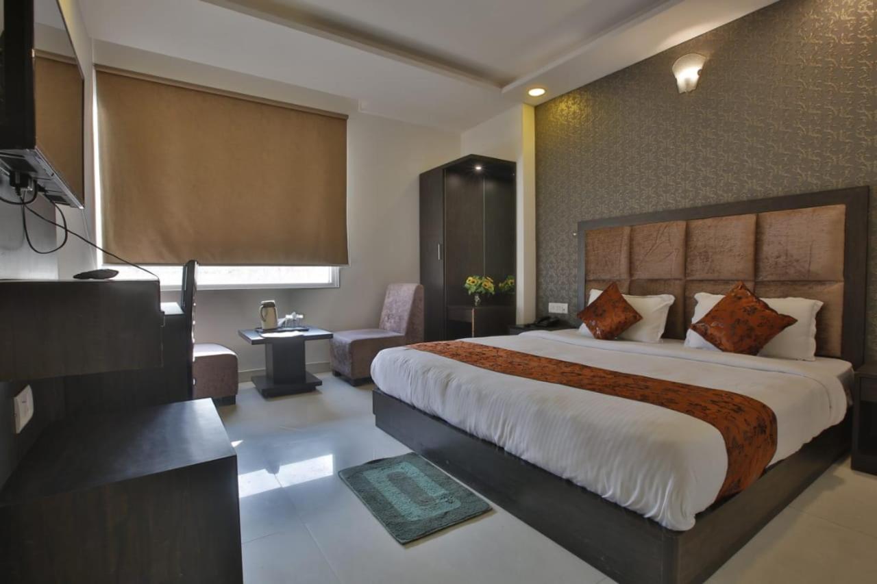 Hotel Aashiyana Inn Neu-Delhi Exterior foto